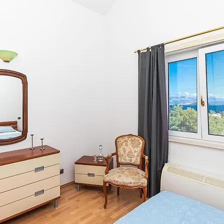 Holiday home Lovely In Arbanija With Wi-fi *