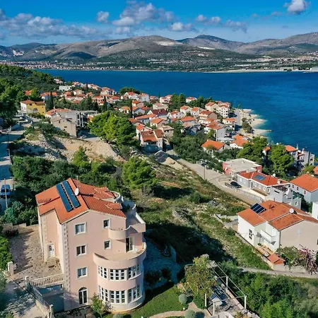 Holiday home Lovely In Arbanija With Wi-fi