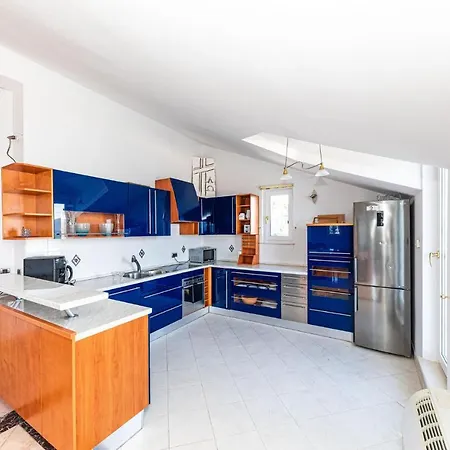 Holiday home Lovely In Arbanija With Wi-fi