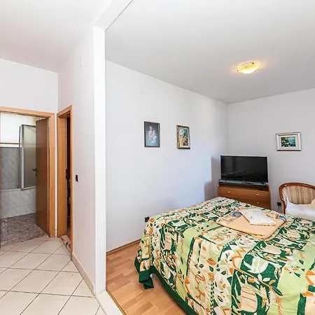 Holiday home Lovely In Arbanija With Wi-fi *