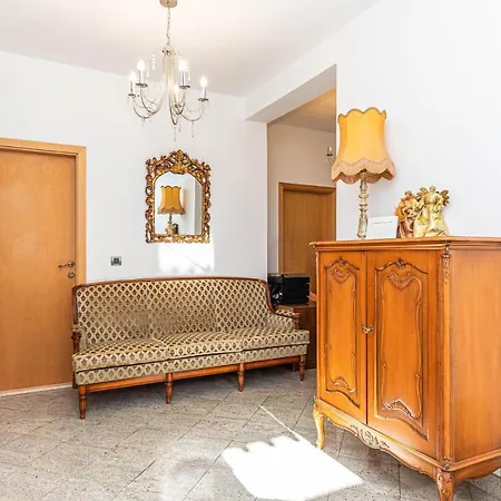 Lovely In Arbanija With Wi-fi Holiday home Trogir