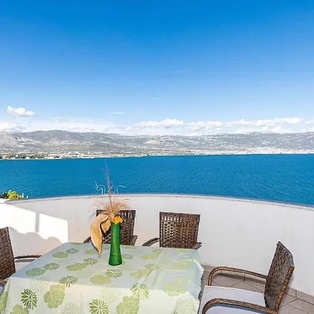 Lovely In Arbanija With Wi-fi Holiday home *